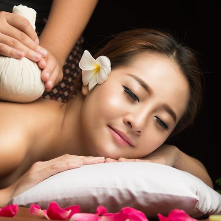 Outrigger Surin Beach Resort - Sha Extra Plus المظهر الخارجي الصورة Thai herbal compress massage