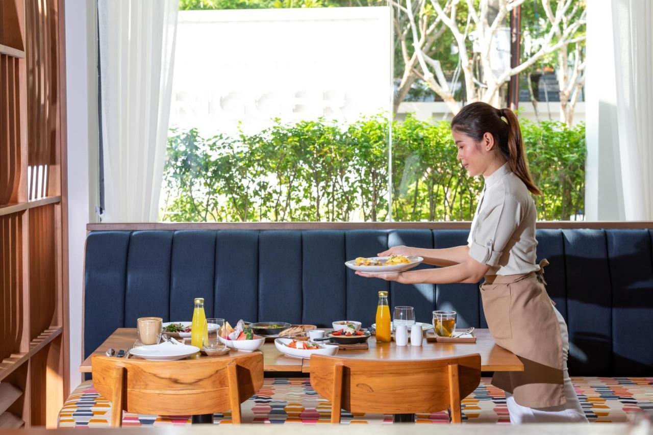 Outrigger Surin Beach Resort - Sha Extra Plus المظهر الخارجي الصورة A Thai waitress serving food