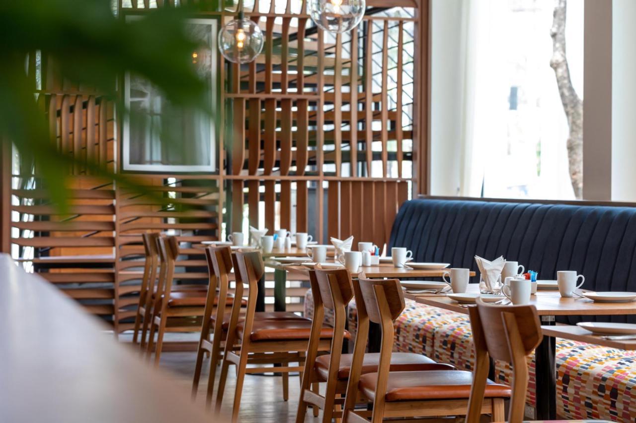 Outrigger Surin Beach Resort - Sha Extra Plus المظهر الخارجي الصورة The interior of the restaurant