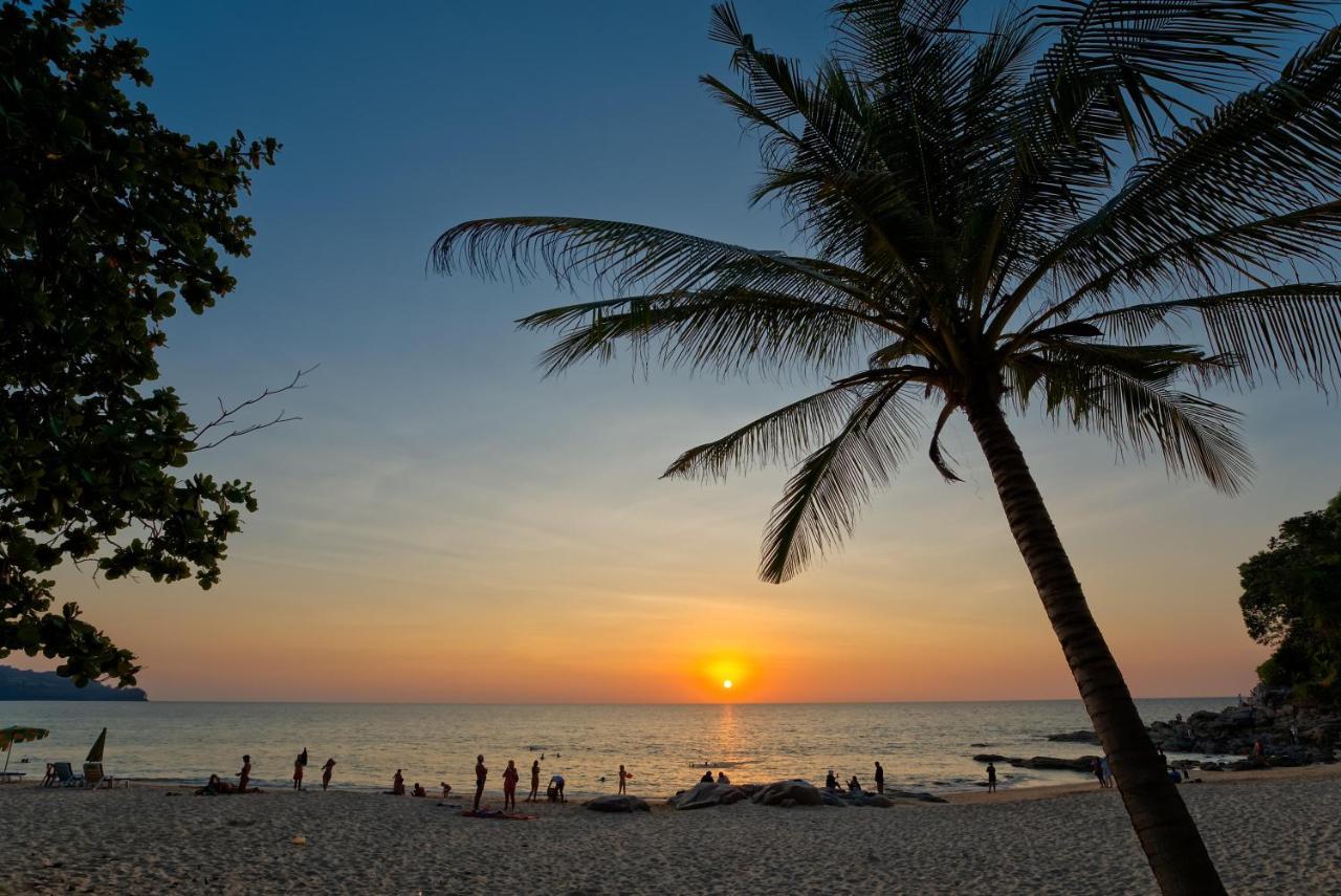 Outrigger Surin Beach Resort - Sha Extra Plus المظهر الخارجي الصورة Sunset at Tanjung Puteri Beach