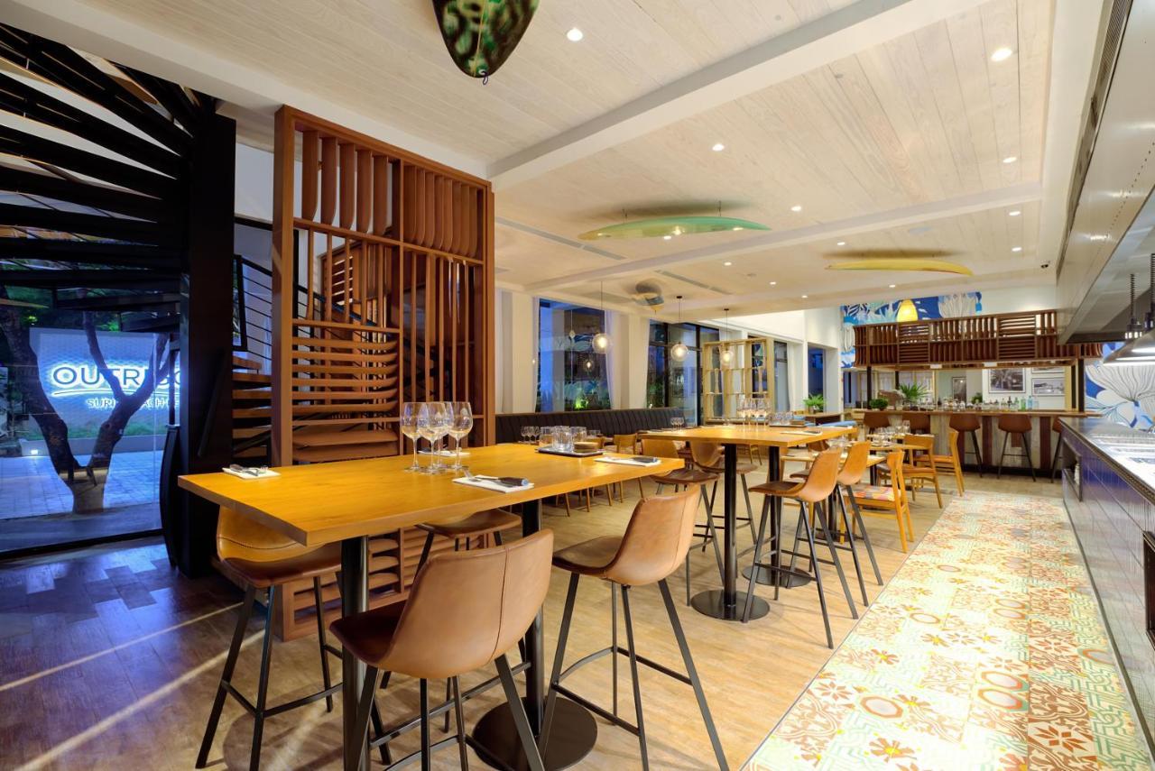 Outrigger Surin Beach Resort - Sha Extra Plus المظهر الخارجي الصورة Restaurant