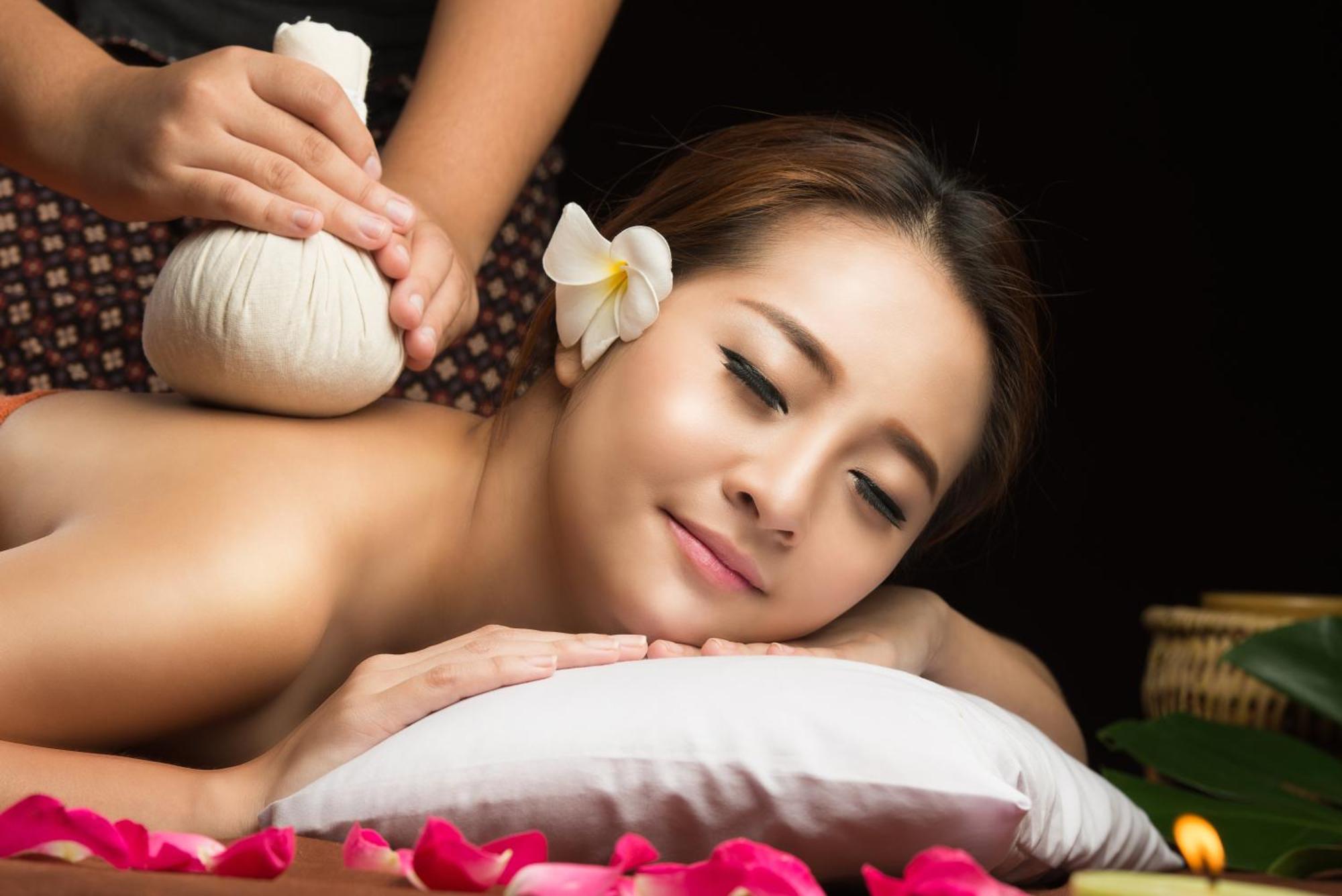 Outrigger Surin Beach Resort - Sha Extra Plus المظهر الخارجي الصورة Thai herbal compress massage