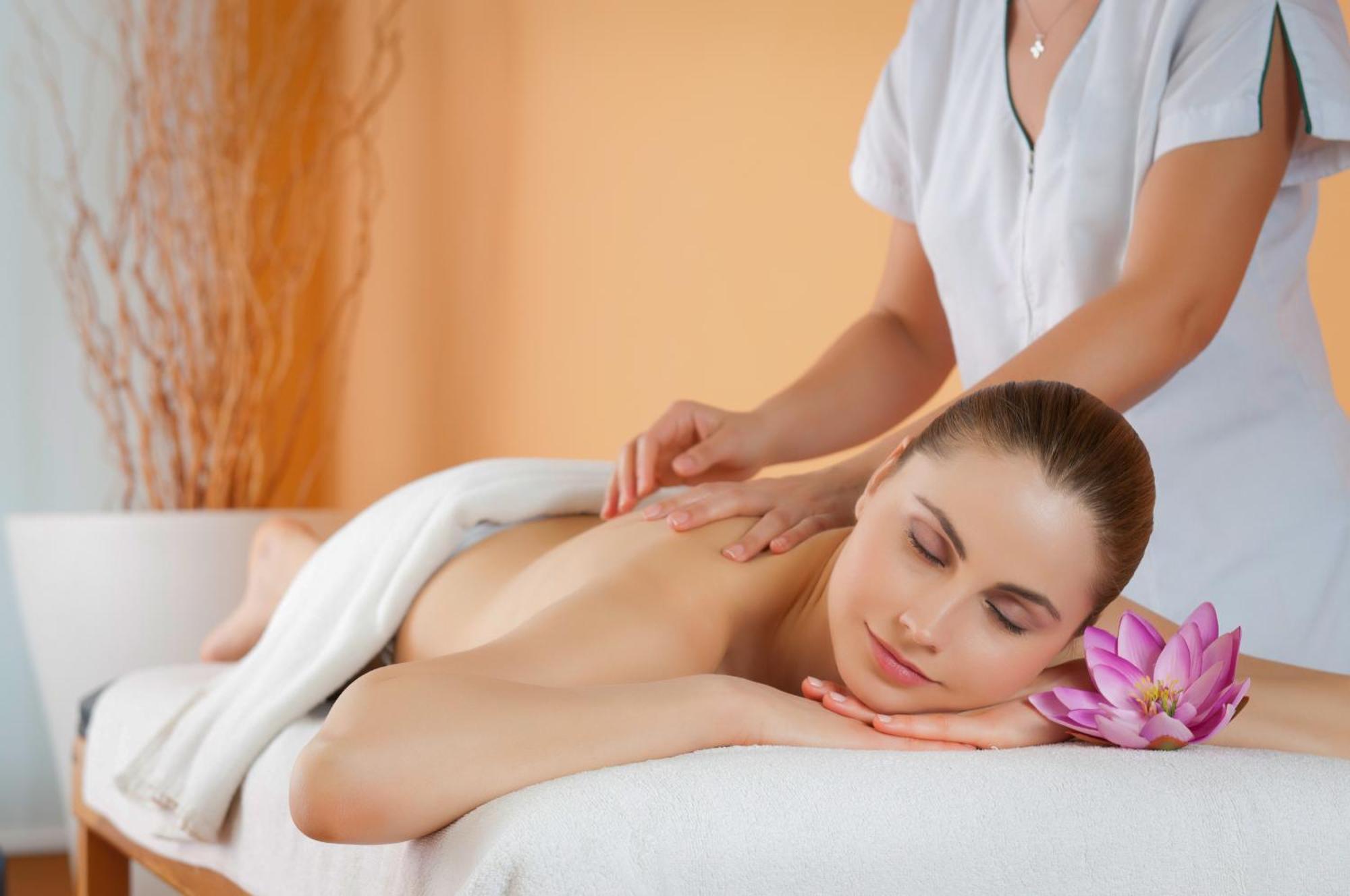 Outrigger Surin Beach Resort - Sha Extra Plus المظهر الخارجي الصورة Massage