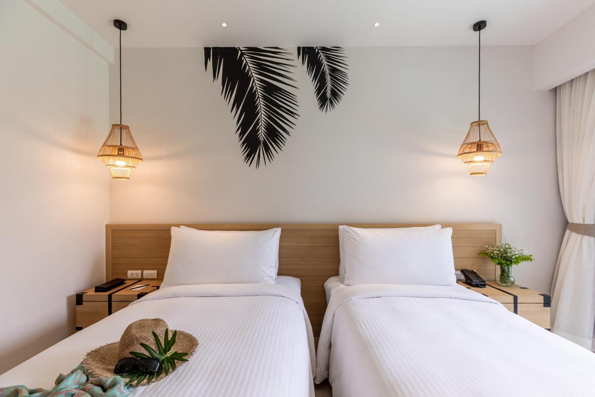 Outrigger Surin Beach Resort - Sha Extra Plus الغرفة الصورة Deluxe Room