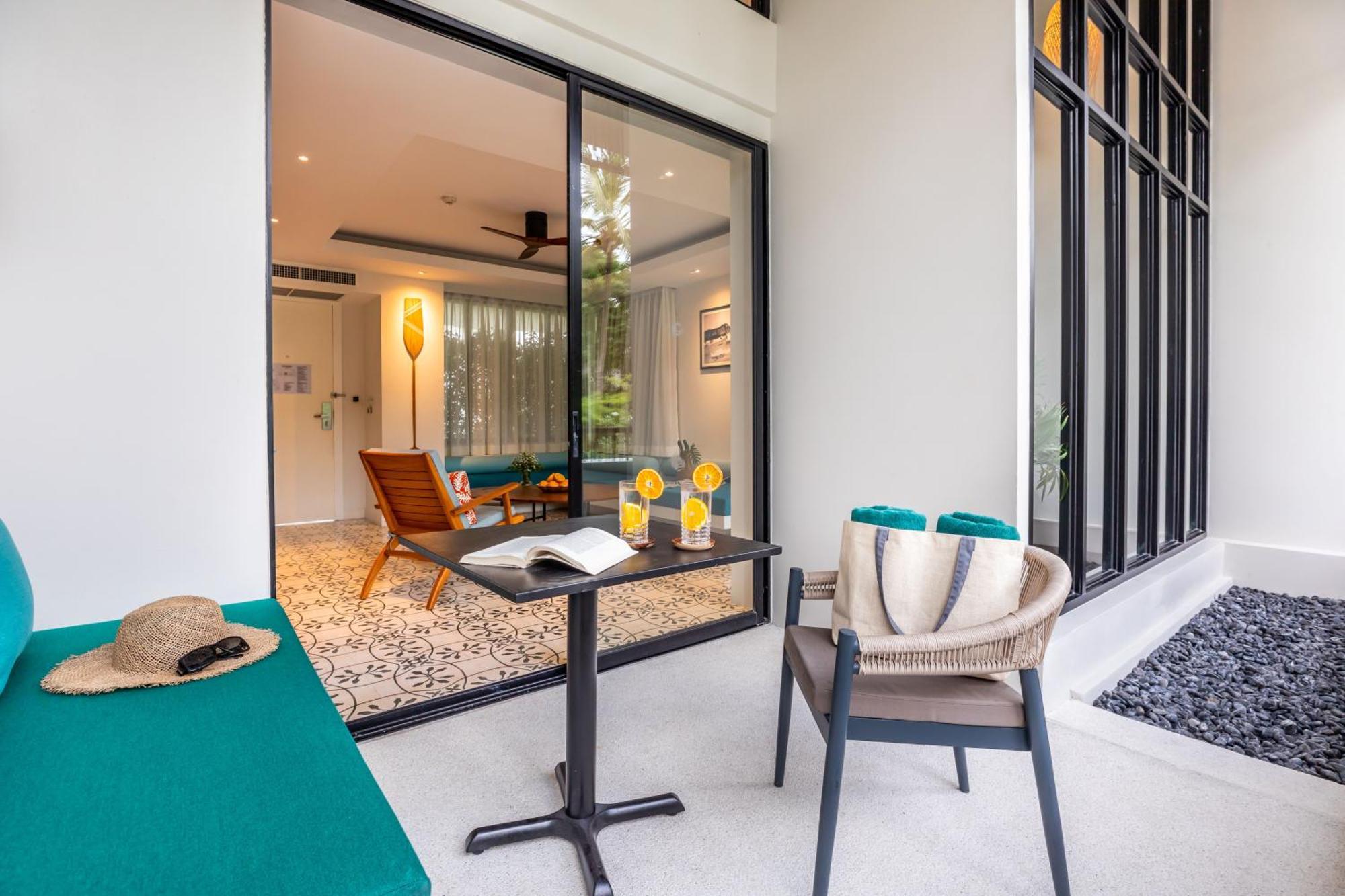 Outrigger Surin Beach Resort - Sha Extra Plus الغرفة الصورة A balcony in a hotel room