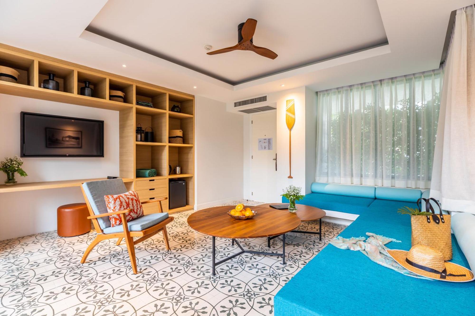 Outrigger Surin Beach Resort - Sha Extra Plus الغرفة الصورة A suite at the hotel