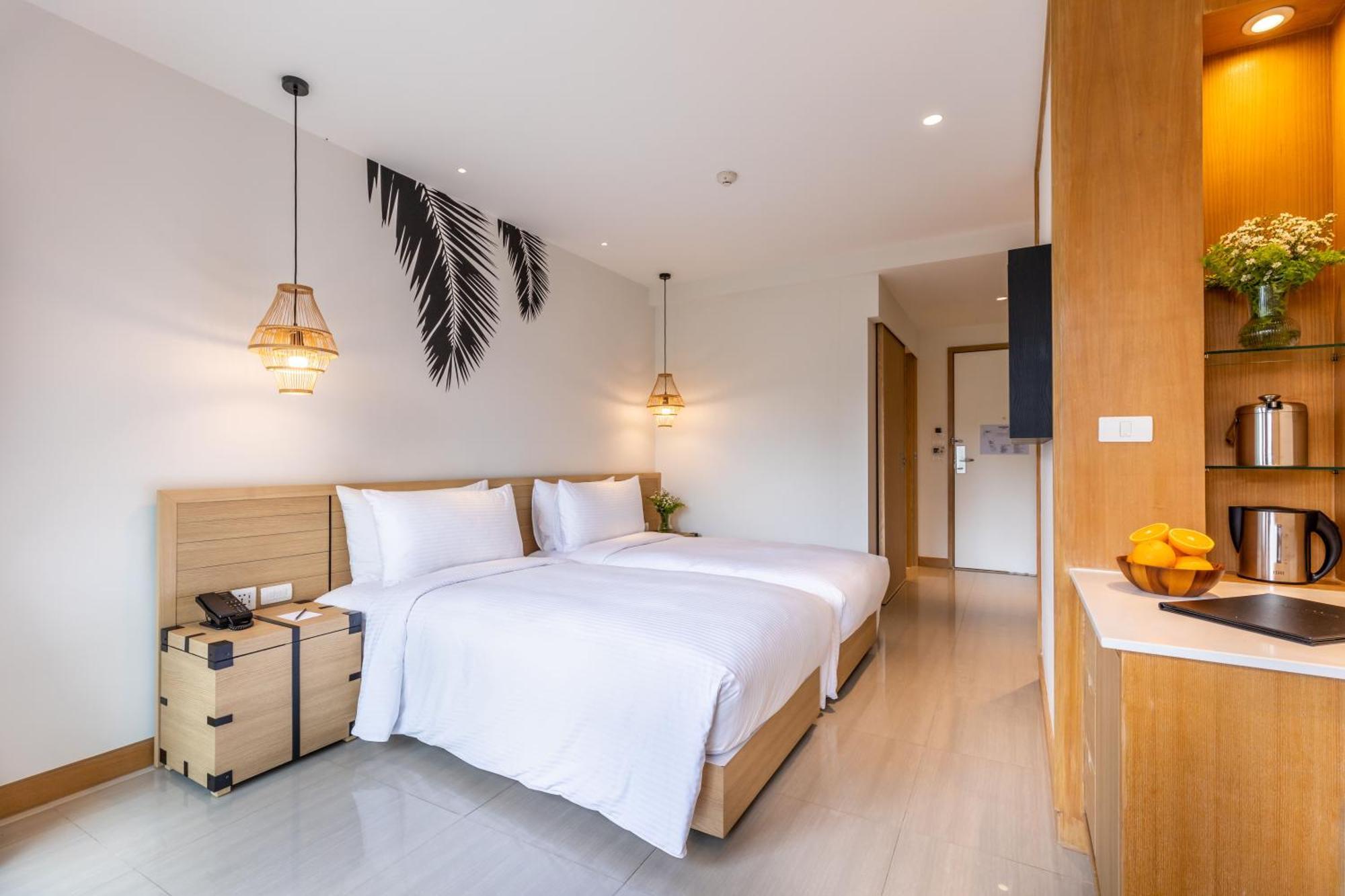 Outrigger Surin Beach Resort - Sha Extra Plus الغرفة الصورة Deluxe Room