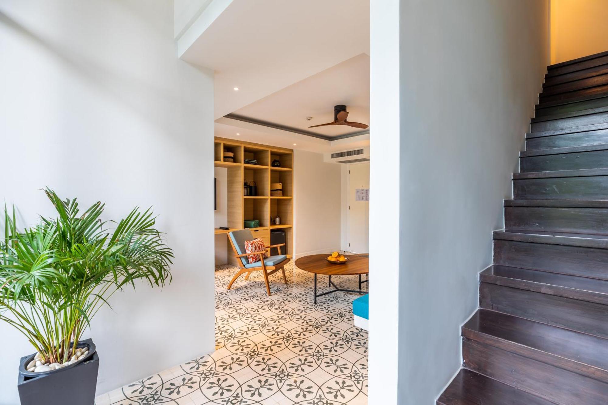 Outrigger Surin Beach Resort - Sha Extra Plus الغرفة الصورة Interior of the house